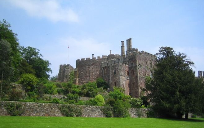 Kasteel Berkeley was eeuwenlang een onneembare burcht. Het kasteel lag op een strategische plek: bij het Kanaal van Bristol en op de grens met Wales. Foto Berkeley Castle