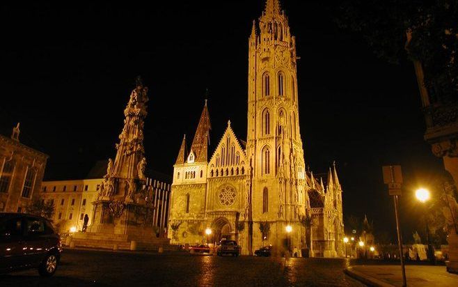 BOEDAPEST - Bij de bekendste kerk van Boedapest, de Matthiaskerk, zijn honderden overblijfselen ontdekt van de eerste inwoners van Boeda, het deel van Boedapest dat op de rechteroever van de Donau ligt. - Foto Stefan Bos