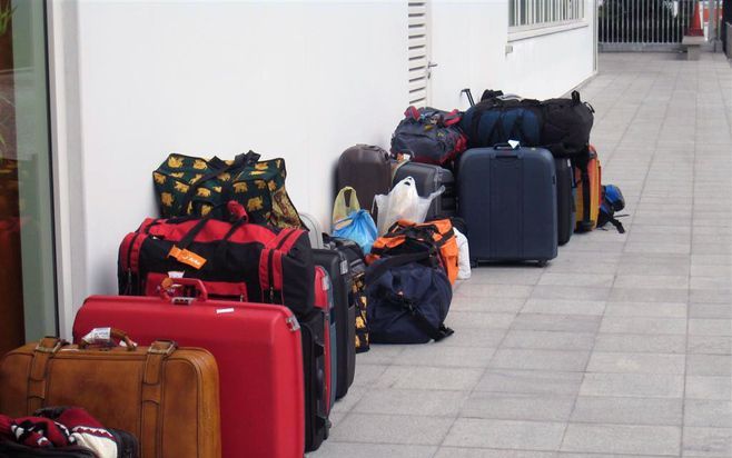 Bagage van Nederlanders in Bangkok. Veertig tot vijftig Nederlanders die zijn gestrand op de internationale luchthaven van de Thaise hoofdstad Bangkok, zijn opgevangen door de Nederlandse ambassade. Foto ANP