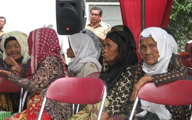 Indonesische vrouwen bij de herdenking van de moordpartij in Rawagede. Foto Jan Lepeltak