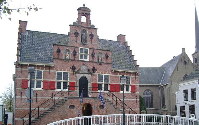 OUD-BEIJERLAND - Oud-Beijerland viert dit jaar zijn 450‑jarig bestaan met allerlei jubileumactiviteiten. Op de foto het oude raadhuis van het dorp. Foto Historische Vereniging Oud‑Beijerland