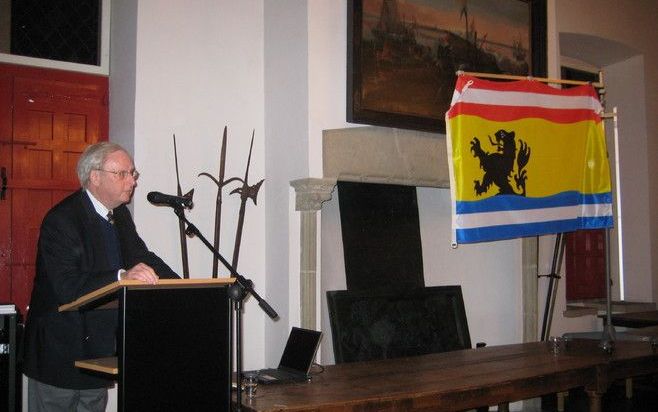 TERNEUZEN - De onthulling van de vlag tijdens de nieuwjaarsreceptie van de gemeente Sluis. Foto RD