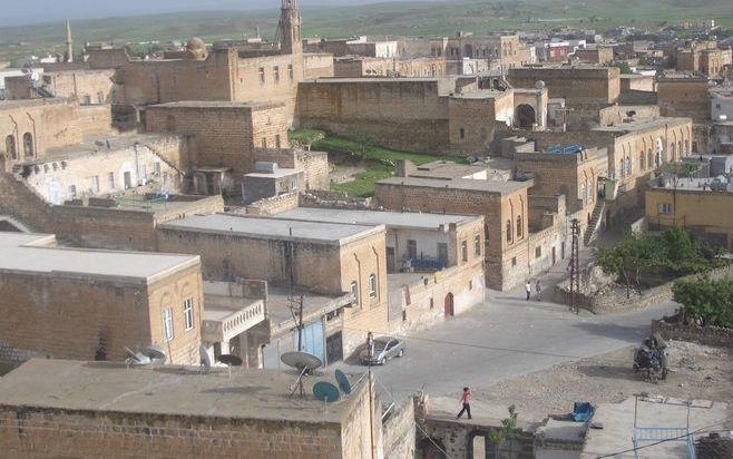 MIDYAT – Syrisch-orthodoxe christenen in het Zuidoost-Turkse Midyat zijn verwikkeld in een juridische strijd om hun 1600 jaar oude klooster Mor Gabriel. De in Nederland woonachtige aartsbisschop Polycarpus: „Het is al eeuwenlang ons religieuze centrum, ma