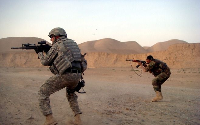 KHOST – Door een zelfmoordaanslag in de buurt van de Amerikaanse militaire basis Bagram in het oosten van Afghanistan zijn woensdag zeker zeven Afghanen gedood. Er vielen 21 gewonden, meldde het Amerikaanse leger. Foto EPA