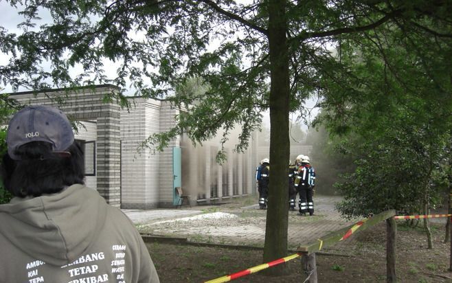 OPHEUSDEN – In de Moluks Evangelische Kerk in Opheusden heeft donderdagochtend een korte brand grote schade aan het interieur aangericht. Foto's Jasper van den Bovenkamp