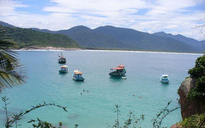 Het Braziliaanse eiland Ilha Grande heeft ook een stille uithoek. De bewoners hier laten zich in hun bestaan leiden door een evangelicale gemeente. Foto’s Hans Veltmeijer