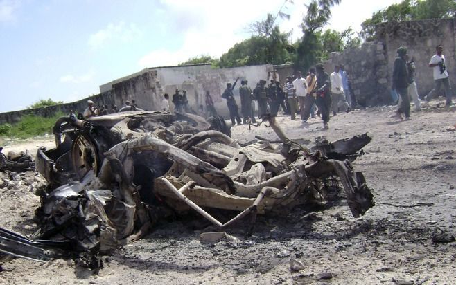 MOGADISHU – Gevechten tussen radicale islamitische rebellen en regeringstroepen ondersteund door een vredesmilitie van de Afrikaanse Unie hebben zondag in de Somalische hoofdstad Mogadishu tientallen mensen het leven gekost. Foto: EPA