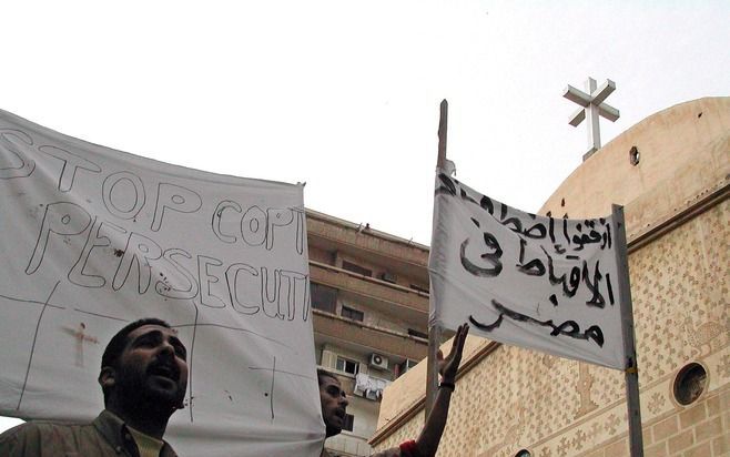 Archieffoto van protesterende Egyptische christenen na de moord op een Koptische kerkganger in april 2006. Foto EPA