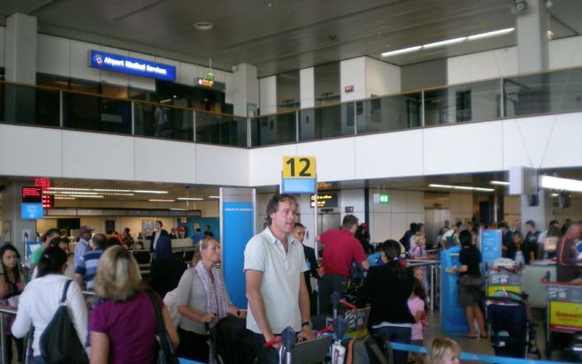 In vertrekhal 2 was het gisteren erg druk op de begane grond. Bij de eerstehulppost op de verdieping erboven niet. „Slechts sporadisch melden zich hier mensen met vliegangst.” Foto RD