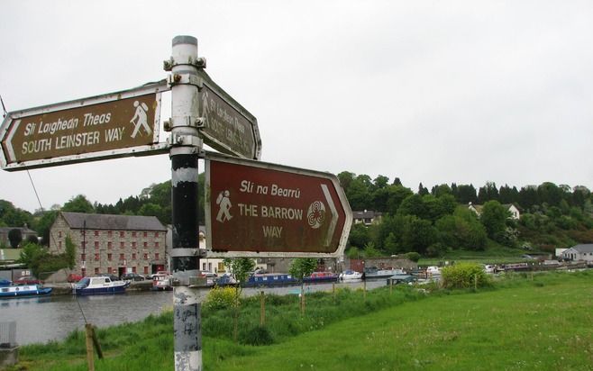 Ieren houden van woorden: ze praten graag, zingen veel, houden van gedichten en kunnen bij dat alles nooit loskomen van hun Ierland. Het stadje Graiguenamanagh is verheven tot „boekenstad van Ierland.” Foto’s RD