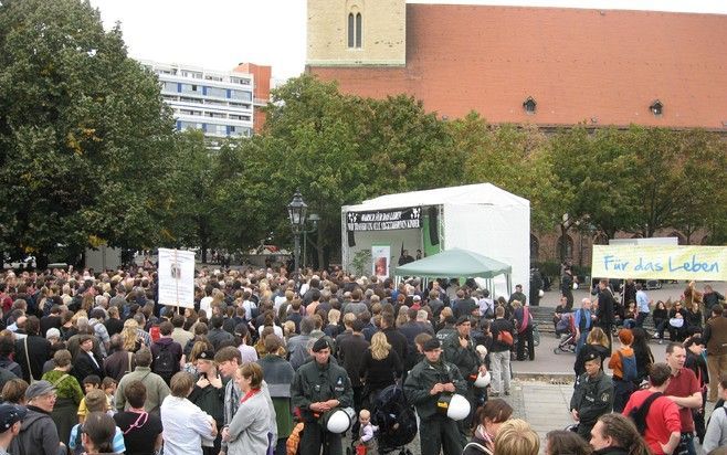 BERLIJN - Een demonstratie tegen abortus wordt vandaag in Oost-Berlijn niet meer verboden. Maar de pleitbezorgers van het recht op leven moeten wel op tegendemonstranten rekenen. Foto RD