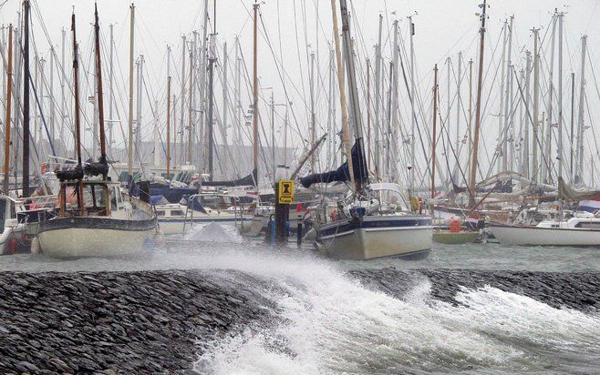 Onstuimig weer bij Terschelling. Foto ANP