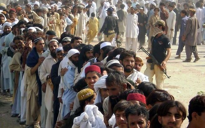 ISLAMABAD - Meer dan 200.000 mensen zouden op de vlucht zijn geslagen. Foto EPA