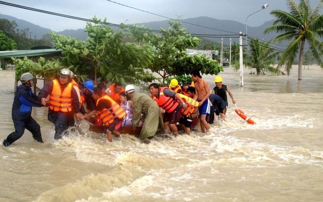 HANOI – De tropische storm Mirinae heeft in Vietnam aan zeker veertig mensen het leven gekost. Elf mensen worden nog vermist. Dat meldde de rampenbestrijding van het Zuidoost–Aziatische land dinsdag. Foto EPA