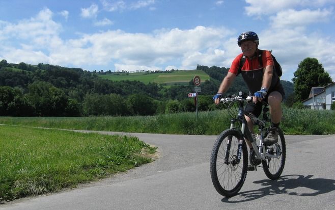 Heinz Streit fietst jaarlijks zo’n 22.000 kilometer tussen de Zwitserse hoofdstad Bern en het 30 kilometer verder gelegen Thun. Foto RD