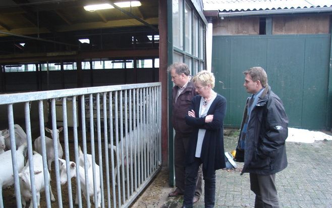 OIRSCHOT – Kamerlid van de ChristenUnie Cramer sprak dinsdag met Brabantse geitenhouders en mensen uit de streek. Foto RD