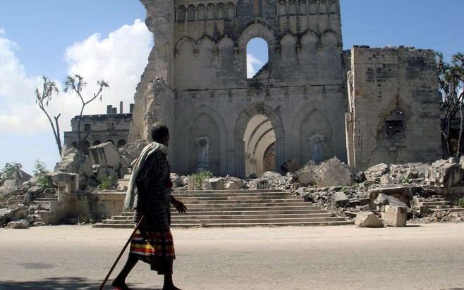 Van de kathedraal van Mogadishu rest slechts een puinhoop. Foto EPA