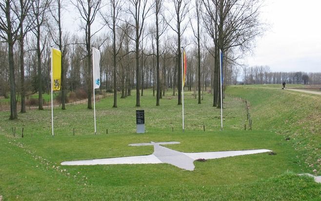 VUCHT – Op de plaats in het Belgische Vucht waar op 10 januari 1940 het toestel van Hönnmanns en Reinberger neerkwam, bevindt zich tegenwoordig een monument. Het stelt de Messerschmidt voor waarmee de twee majoors een noodlanding maakten. Foto info-toeris