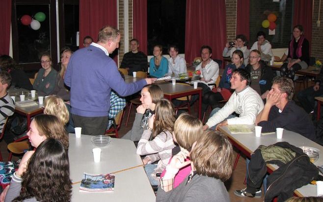 LAGE VUURSCHE – Het Landelijk Contact Jeugdwerk (LCJ) van de Christelijke Gereformeerde Kerken hield afgelopen weekend een Bijbelstudieweekend met +16-jongeren. Foto LCJ