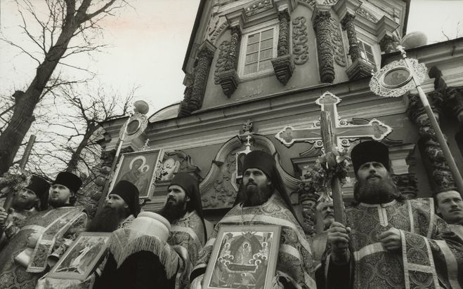 „In de praktijk zijn maar weinig christenen zich bewust van de grote betekenis van de drie eenheidsleer, terwijl deze toch identiteitsbepalend is voor het christelijk geloof. Bij alle (vaak levensgrote) verschillen tussen de verschillende christelijke tra