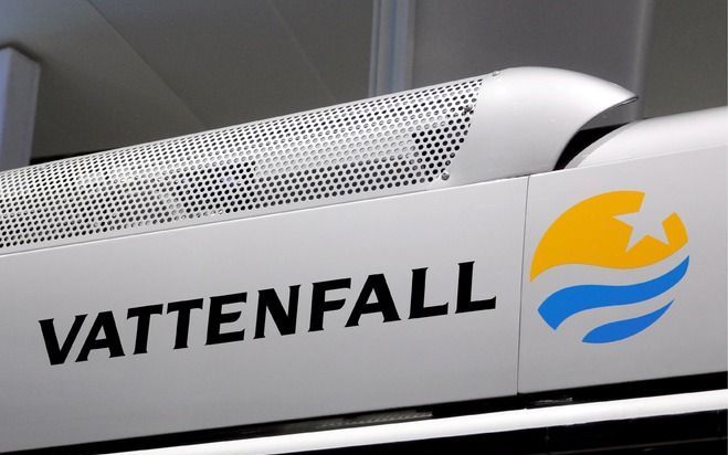 Statenleden winnen informatie in over Vattenfall. Foto EPA.