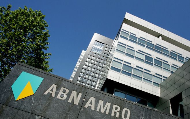 AMSTERDAM – ABN Amro heeft een eerste formele stap gezet met het afsplitsen van het deel dat in handen is van de staat. Woensdag deponeerde de bank de documenten voor de splitsing bij de Kamer van Koophandel in Amsterdam. Foto ANP