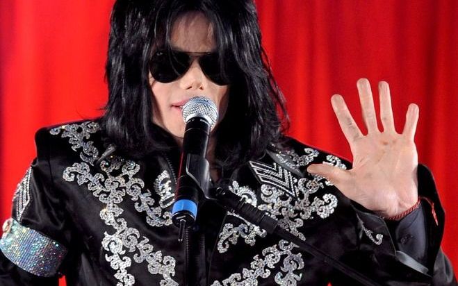 Michael Jackson overleden; leven King of Pop loopt laag af
