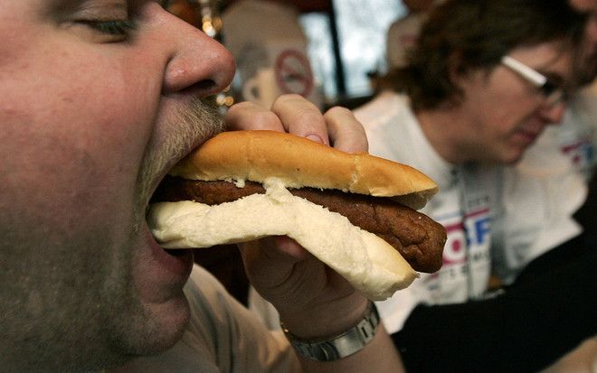 Bij het frituren van snacks worden steeds minder transvetzuren gebruikt. Foto ANP