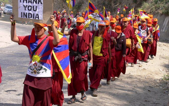 TIBET - Tibetanen gaan de straat op. Foto EPA