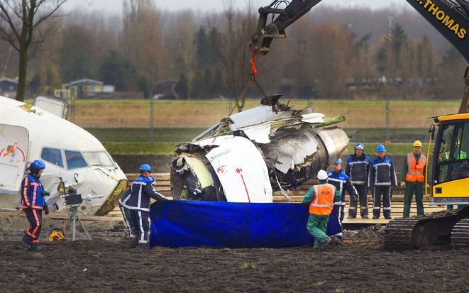 Bergingswerkzaamheden aan de gecrashte Boeing. Foto ANP