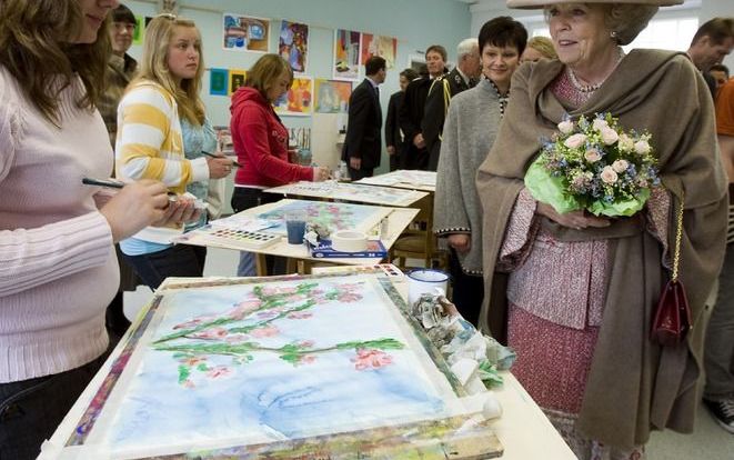 SAAREMAA – Op de laatste dag van het staatsbezoek van koningin Beatrix aan Estland bezocht de koningin een school op het Oostzee eiland Saaremaa . Foto ANP