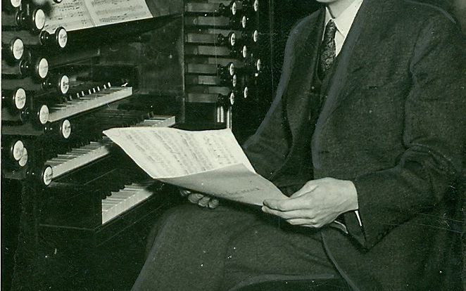 Cor Visser aan het orgel van de Grote Kerk in Dordrecht. beeld RD