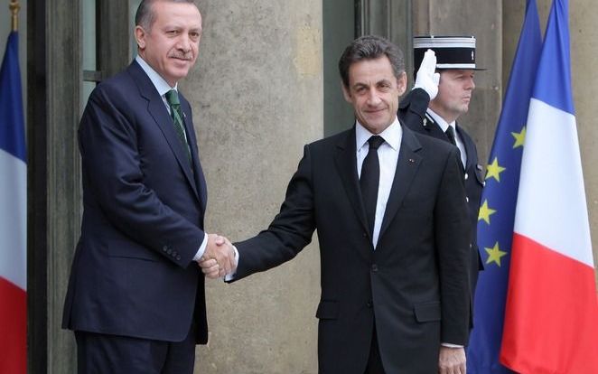 Erdogan op bezoek bij Sarkozy. Foto EPA