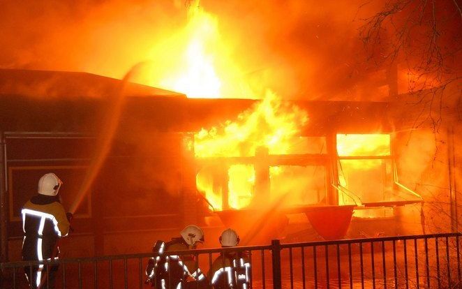 HOOGEZAND-SAPPEMEER – De openbare basisschool ’t Heidemeer in het Groningse Hoogezand-Sappemeer is zaterdagavond grotendeels afgebrand. Volgens voorlichters van de hulpverleningsdienst Groningen brandden vijf van de veertien lokalen uit. Over de oorzaak v