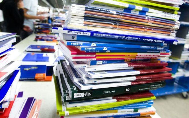 De Tweede Kamer roept staatssecretaris Van Bijsterveldt van Onderwijs binnenkort weer op het matje over de gratis schoolboeken. Foto ANP