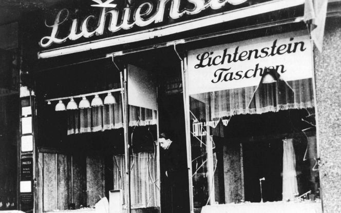 De Kristallnacht was het toppunt van discriminatie, uitsluiting en onterechte vervolging. Vandaag de dag is hiervoor echter nog altijd waakzaamheid geboden, zei Eduard Nazarski, directeur van Amnesty International, maandagavond tijdens de herdenking van d