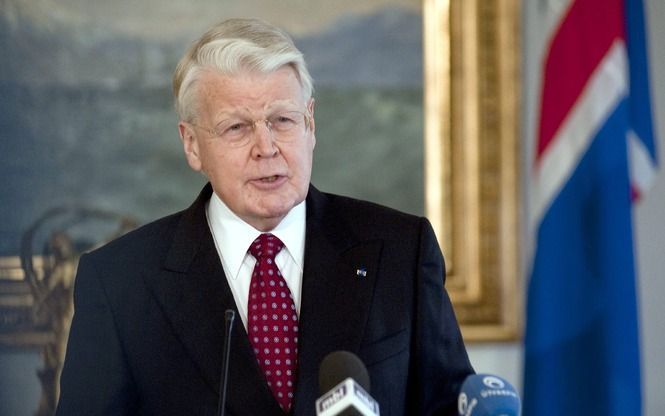 REYKJAVIK – Het IJslandse referendum van zaterdag heeft volgens eilandpresident Grimsson al een belangrijk positief effect gehad. Britten en Nederlanders zijn er volgens hem tot redelijker inzichten door gekomen. Foto EPA