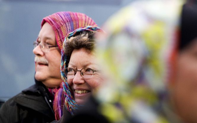 DEN HAAG – De PVV–achterban lijkt niet eensgezind te zijn in de opvattingen over hoofddoekjes. Bijna de helft vindt dat Geert Wilders te hard campagne voert tegen het dragen van hoofddoekjes door moslima’s. Foto ANP