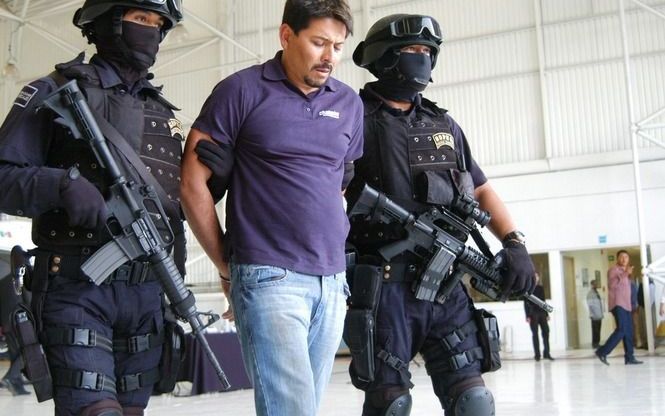 MEXICO-STAD – Mexicaanse criminelen hebben zaterdag bloedig wraak genomen voor de arrestatie van een prominent lid van de drugsbende La Familia. Ze lanceerden volgens de nieuwszender CNN aanvallen op de politie en het leger in zeven steden in de deelstaat