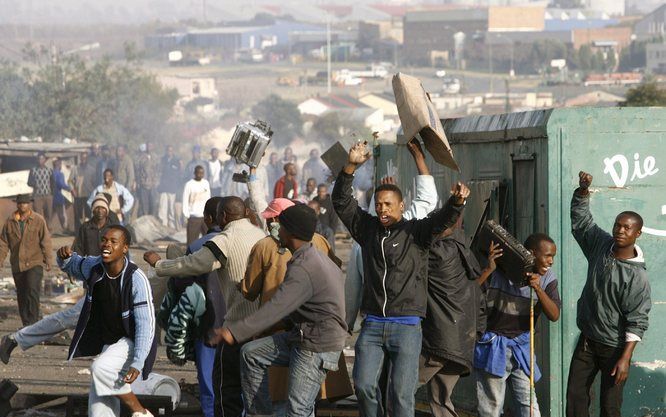 Geweld in het oosten van Johannesburg. Foto EPA