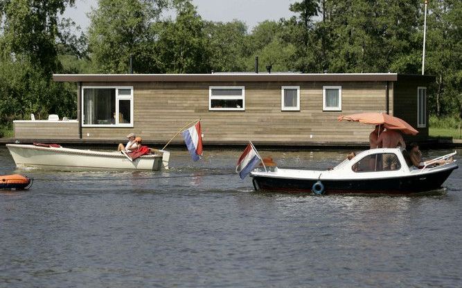 Het college van Zaltbommel heeft dinsdag een nieuwe verordening voor zowel de Zaltbommelse haven als de bewoners van woon­boten gepresenteerd. De verordening is bedoeld om effectiever op te treden tegen onder meer illegaal afgemeerde woonboten. Foto ANP