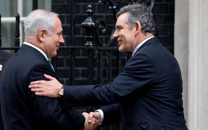 LONDEN – De Israëlische premier Netanyahu werd dinsdag in Londen ontvangen door zijn ambtgenoot Brown. Netanyahu is in Groot-Brittannië om te spreken over de voortgang van het vredesproces. Foto EPA