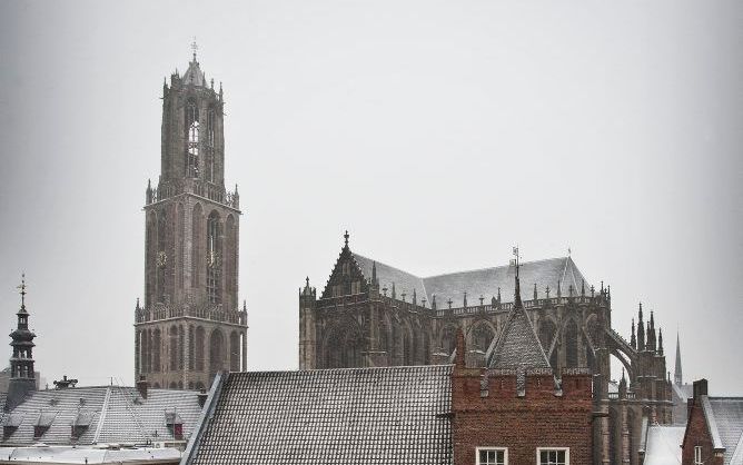 Kijkje vanuit de huidige faculteitsgebouwen theologie op de Utrechtse Dom en (links) gedeeltelijk het Academiegebouw. Foto RD, Henk Visscher