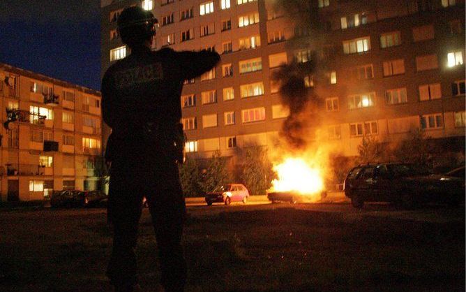 De buitenwijken van grote en middelgrote Franse steden, de zogeheten banlieues, zijn broeinesten van terrorisme. Dat heeft de Franse minister van Binnenlandse Zaken, Michèle Alliot-Marie, gezegd in een donderdag gepubliceerd interview met de krant Le Figa