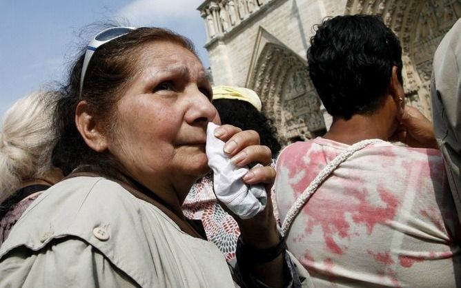 PARIJS/RIO DE JANEIRO – In de kathedraal Notre Dame in Parijs zijn woensdag de 228 omgekomen inzittenden van een vliegtuig van Air France herdacht. Foto EPA