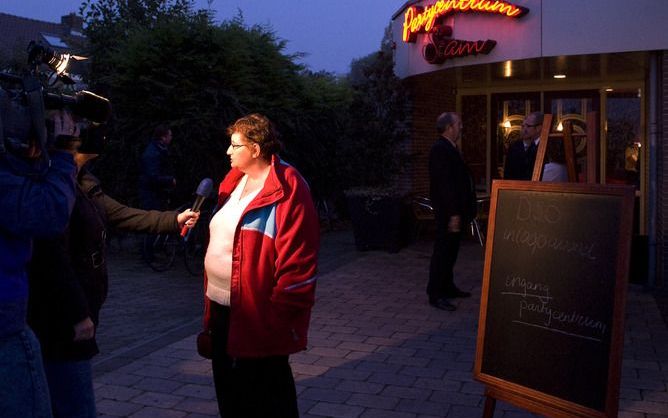 Ongeveer zeventig belangstellenden zijn gisteren afgekomen op de DSB-inloopavond in Wognum. Foto ANP