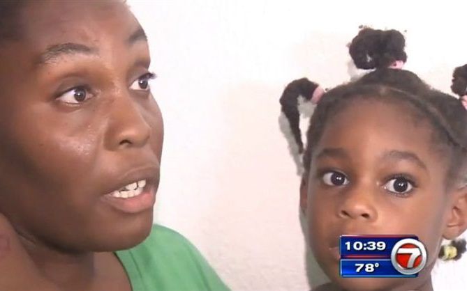 De voormalig dakloze moeder Anieshea Dansby met één van haar vier kinderen. beeld WSVN 7 News