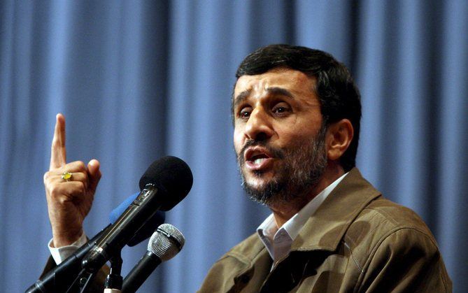 TEHERAN – De Iraanse president Mahmoud Ahmadinejad heeft woensdag opnieuw vraagtekens geplaatst bij de aanslagen van 11 september 2001.