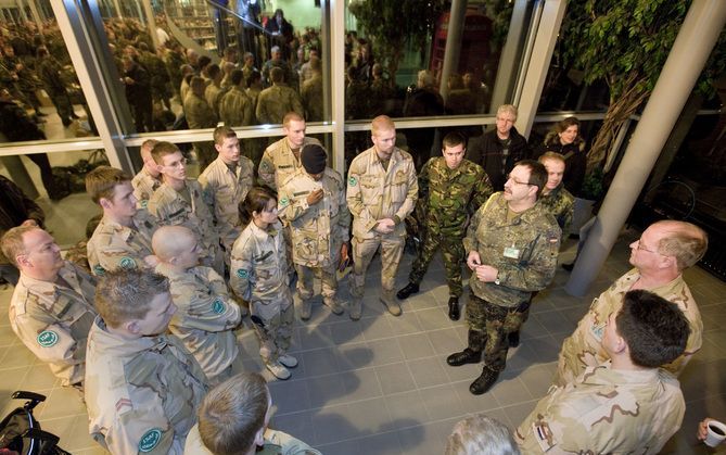 EINDHOVEN - De zesde lichting militairen van de staf Task Force Uruzgan (TFU) vertrekt in januari 2009 naar Uruzgan. Foto ANP