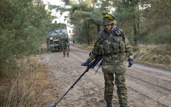 BRUSSEL – De NAVO wil zich beter wapenen tegen de zelfgemaakte explosieven van de opstandelingen in Afghanistan. Bij zeven van de tien westerse militairen die zijn gesneuveld in Afghanistan, is een zelfgemaakte bermbom of een ander explosief de doodsoorza